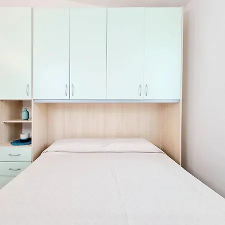 Lejlighed Modern Flat 100m From The Beach